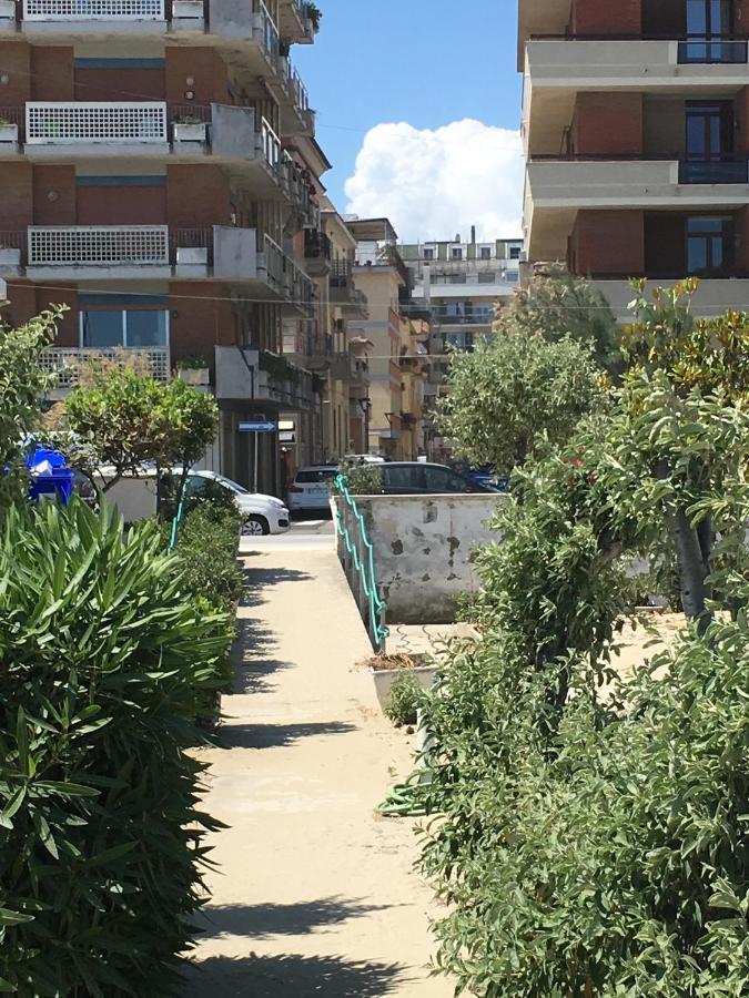 Marco Holiday Apartment 佩斯卡拉 外观 照片